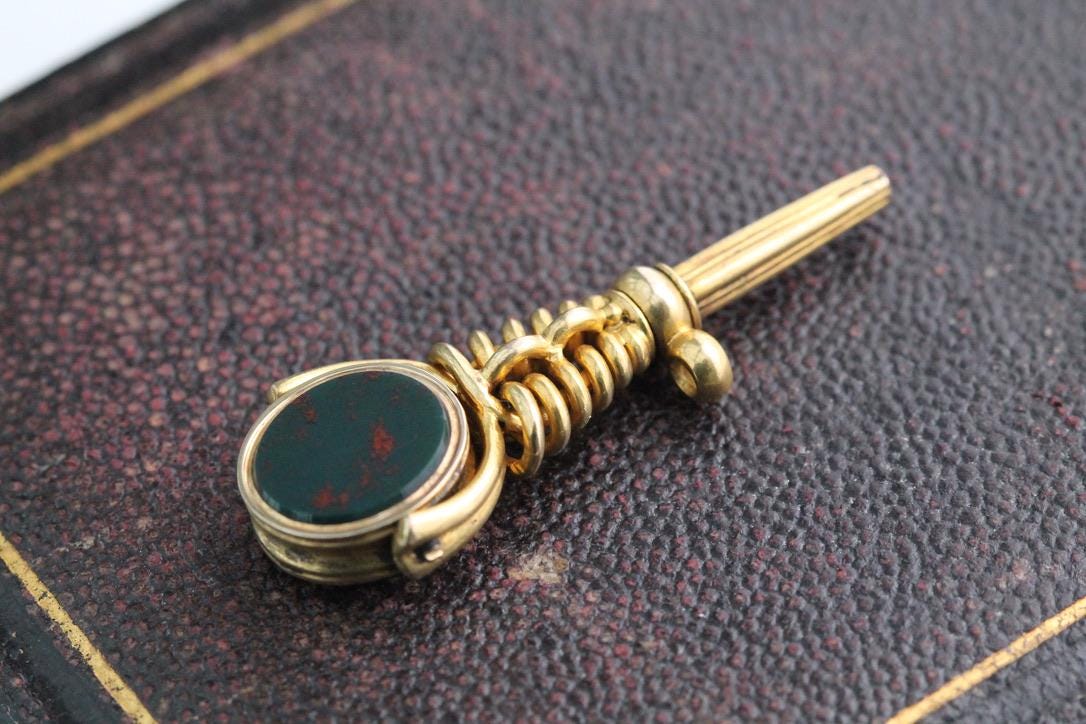 Antique 18ct Gold Sardonyx Bloodstone Spinner Watch Key Pendant