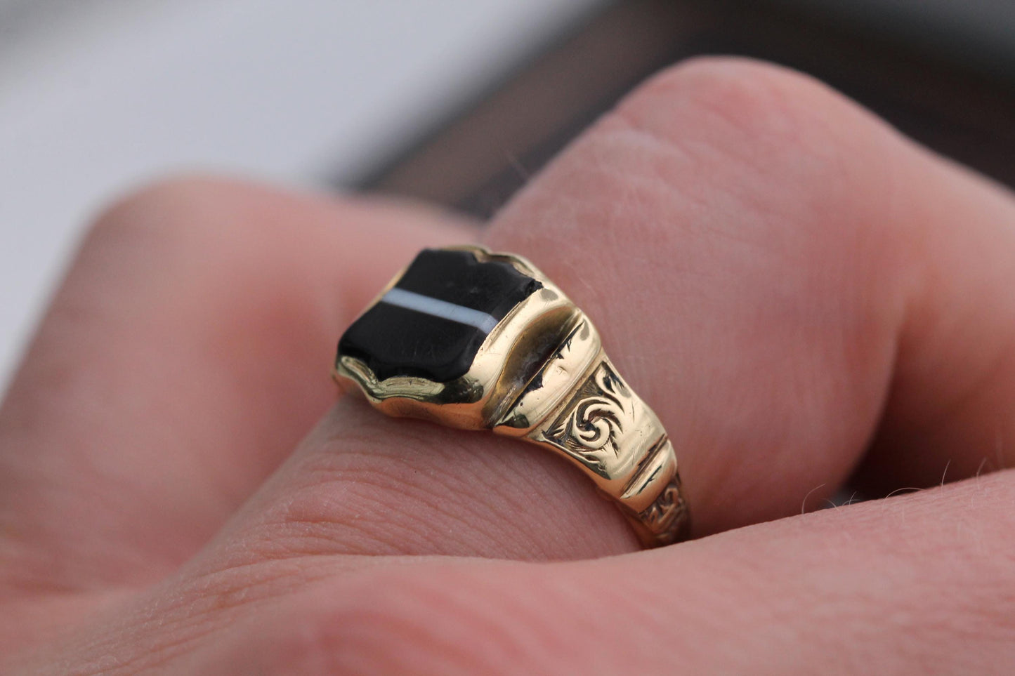 Antique Victorian 18ct Gold Banded Agate Shield Signet Ring, 1845