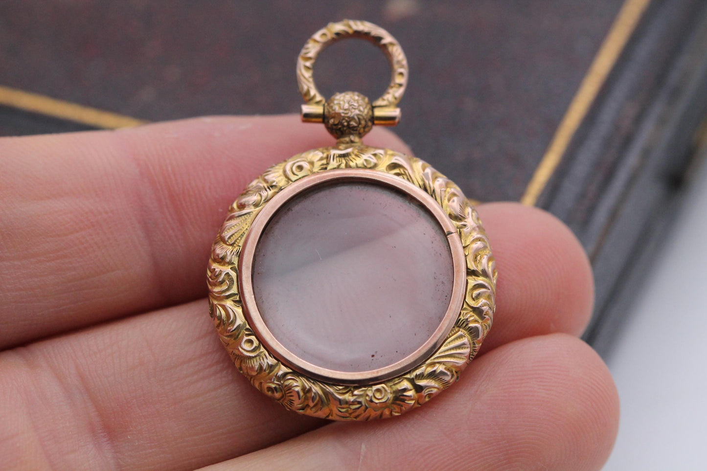 Antique 9ct Gold Chased Decorative Glass Locket