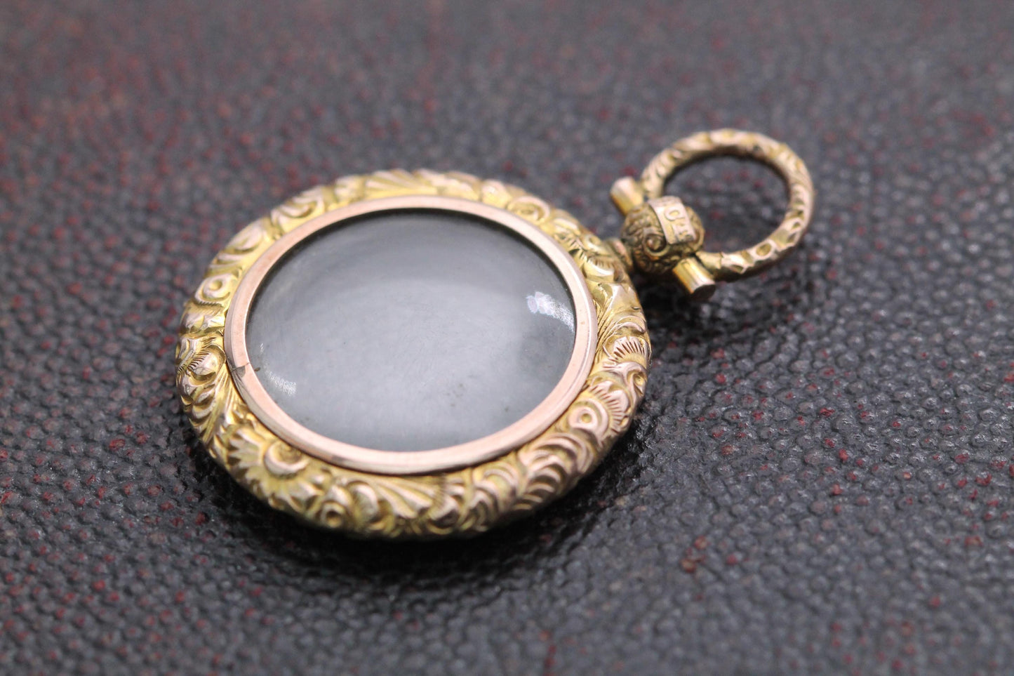 Antique 9ct Gold Chased Decorative Glass Locket