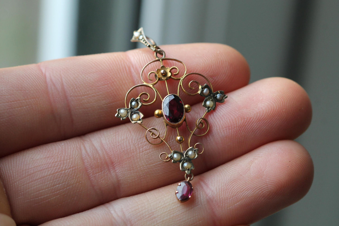 Antique Edwardian Art Nouveau 9ct Gold Garnet & Seed Pearl Pendant