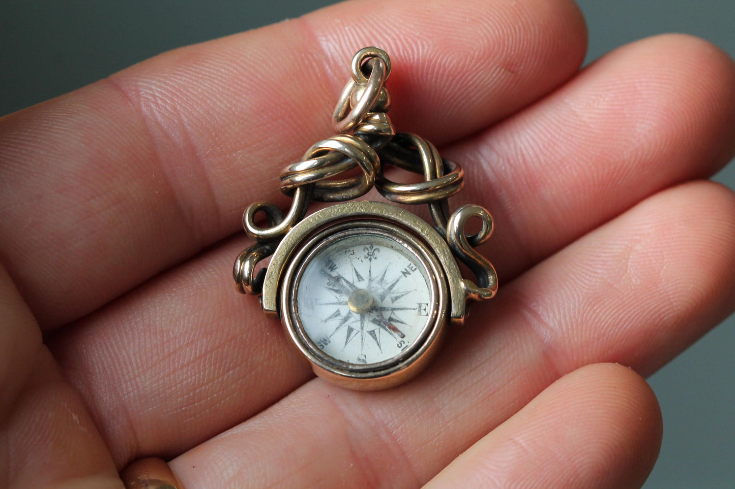 Antique 15ct Gold Intaglio Bloodstone Compass Spinner Pendant