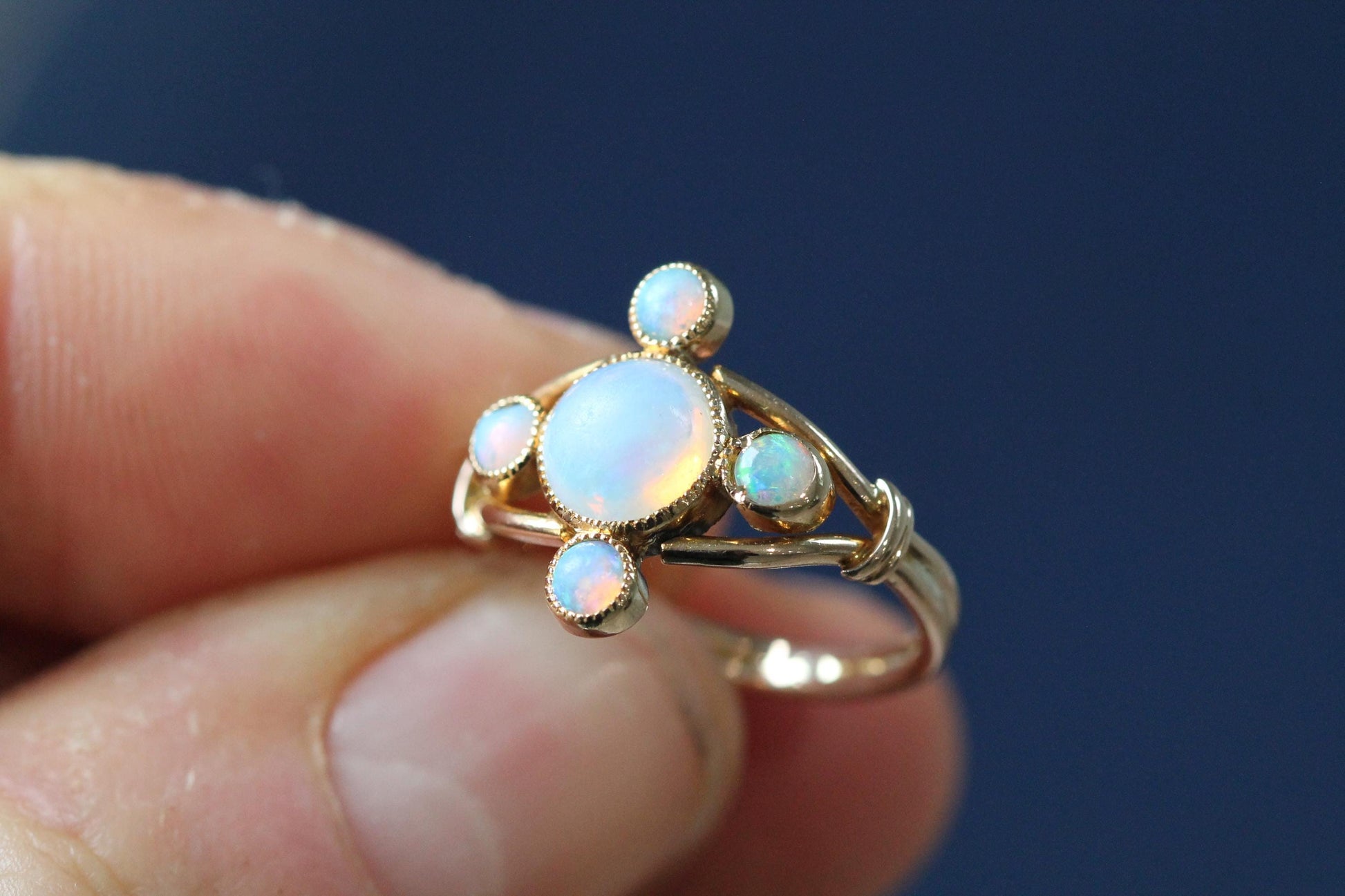 Antique-Edwardian-15ct-Gold-Opal-Cluster-Ring,-Five-Opal-Cabochons-c.1905