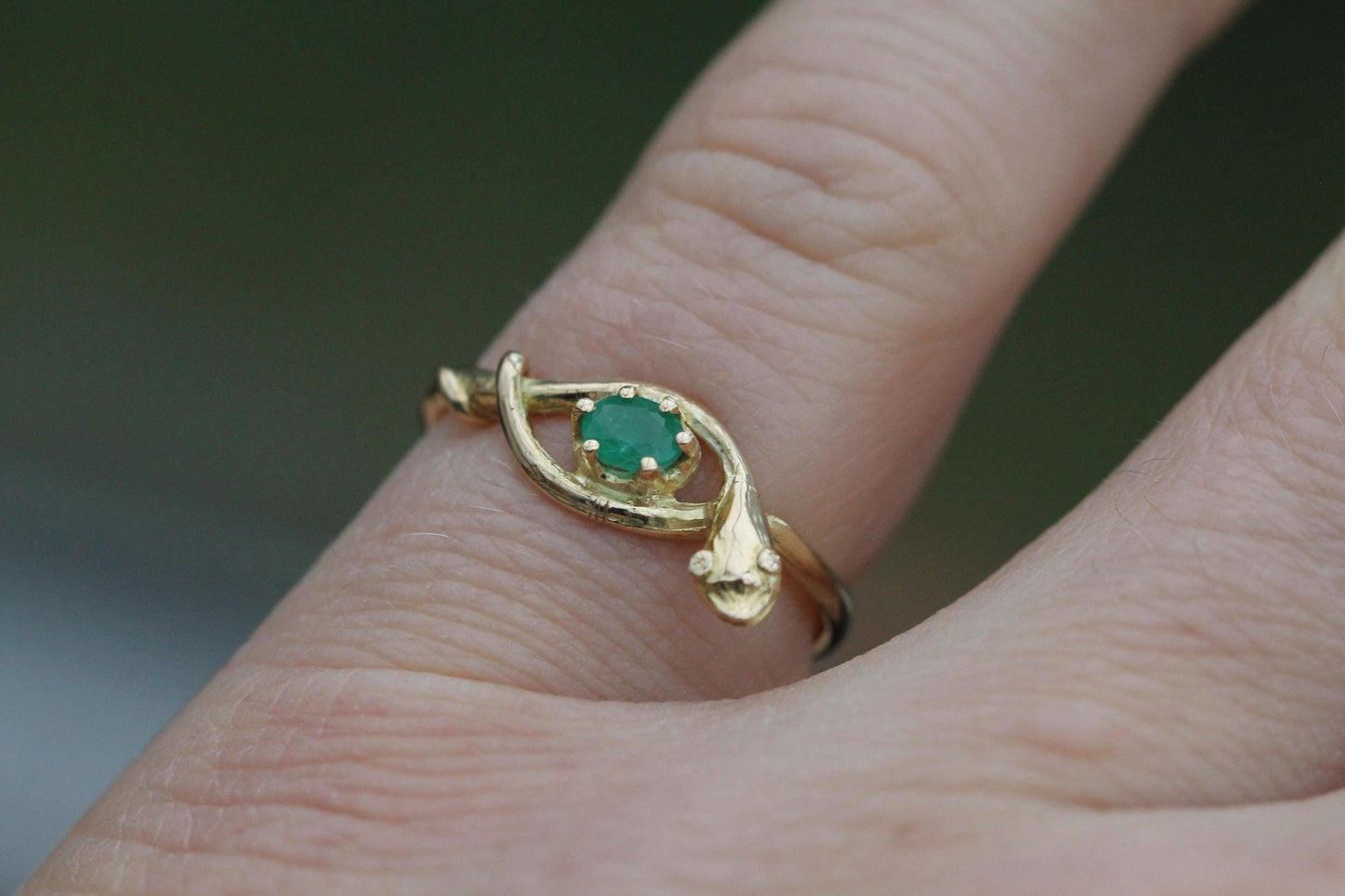 Antique Victorian 18ct Gold Emerald Snake Ring