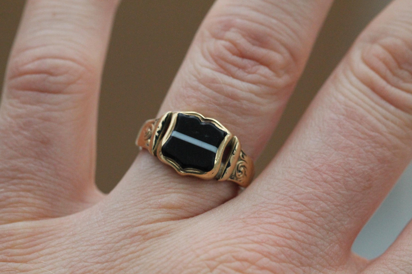 Antique Victorian 18ct Gold Banded Agate Shield Signet Ring, 1845