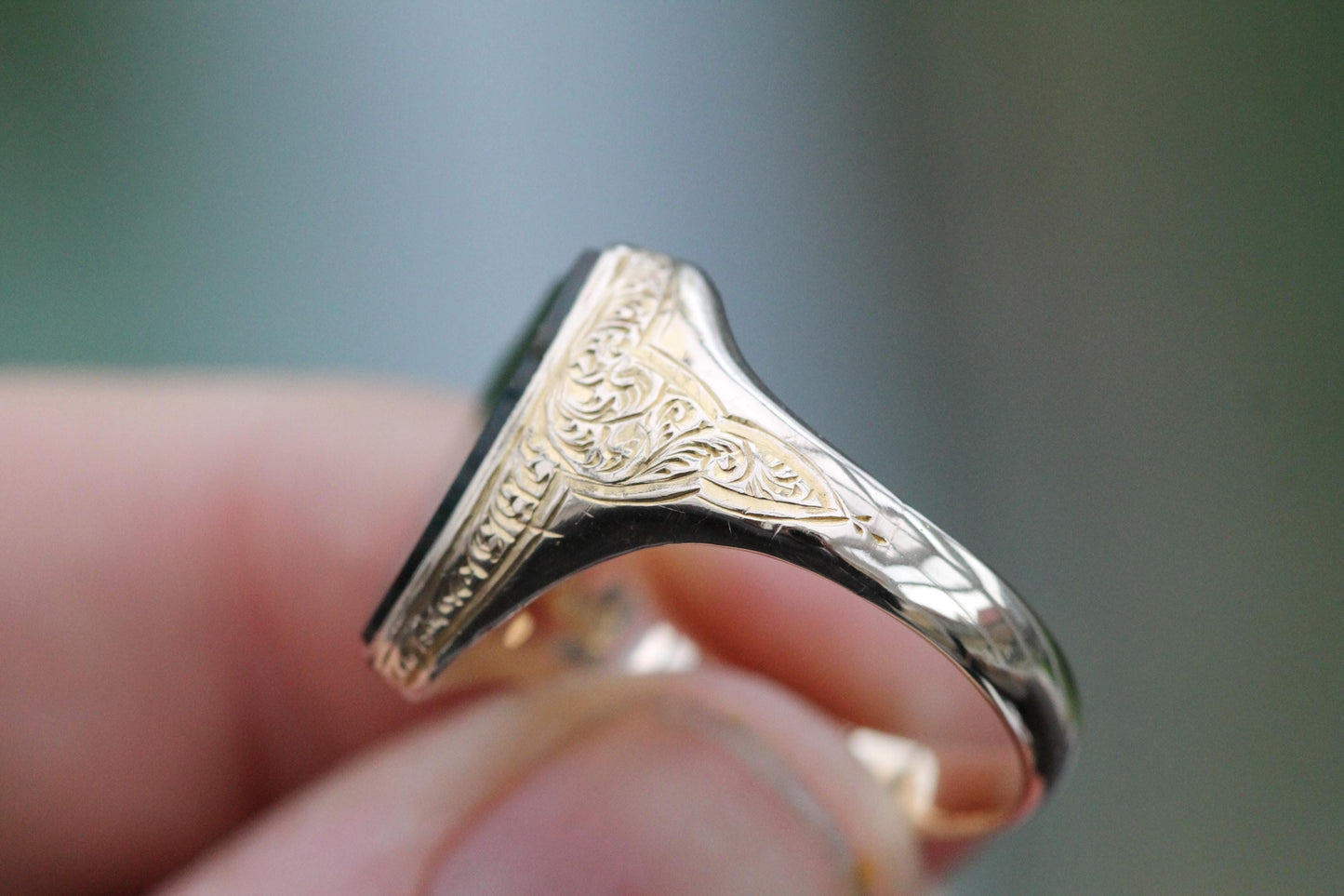 Antique-15ct-Gold-Signet-Ring,-Bloodstone-Shield,-Chased-Shoulders,-1878