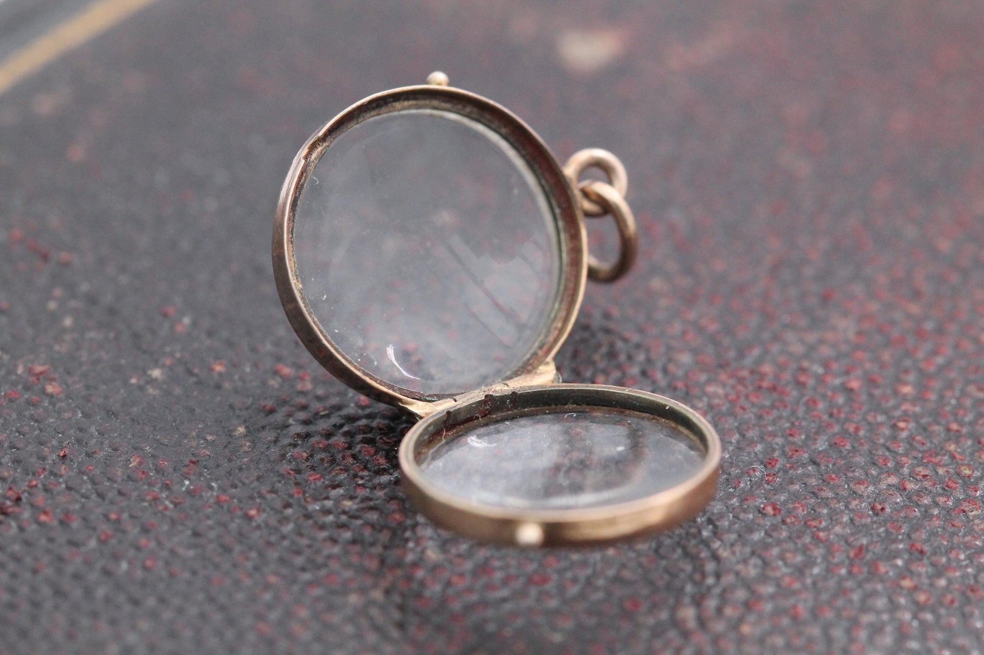 Antique-9ct-Gold-Double-Glass-Locket-Pendant