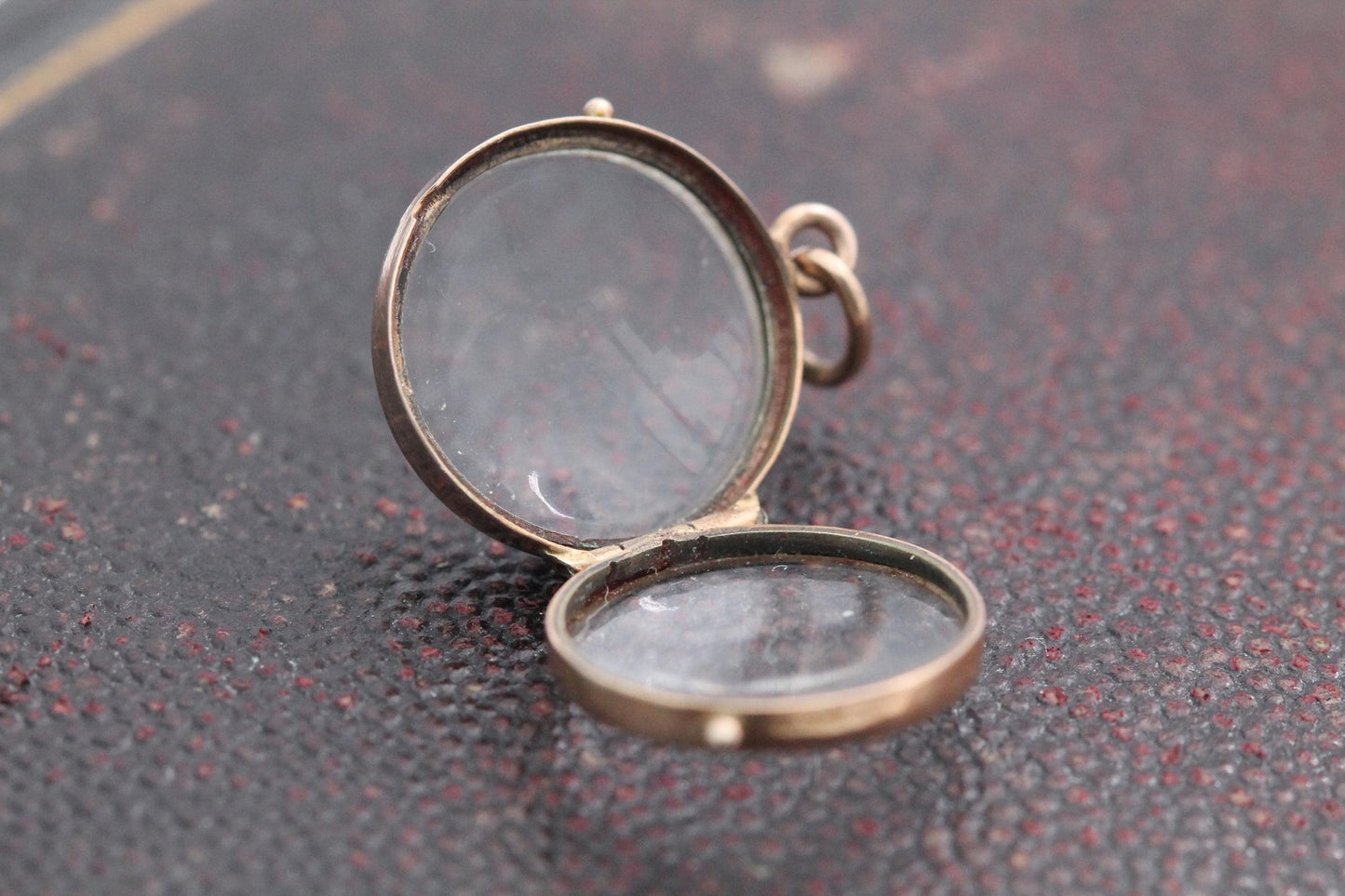 Antique-9ct-Gold-Double-Glass-Locket-Pendant