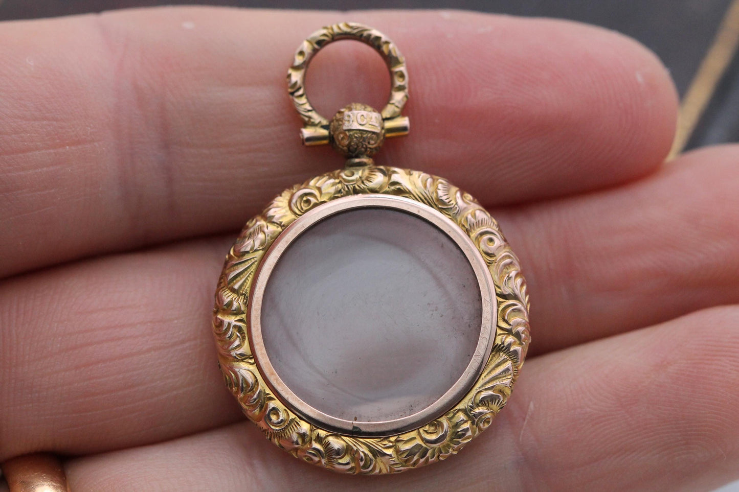 Antique 9ct Gold Chased Decorative Glass Locket