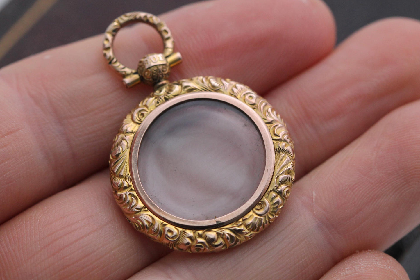 Antique 9ct Gold Chased Decorative Glass Locket
