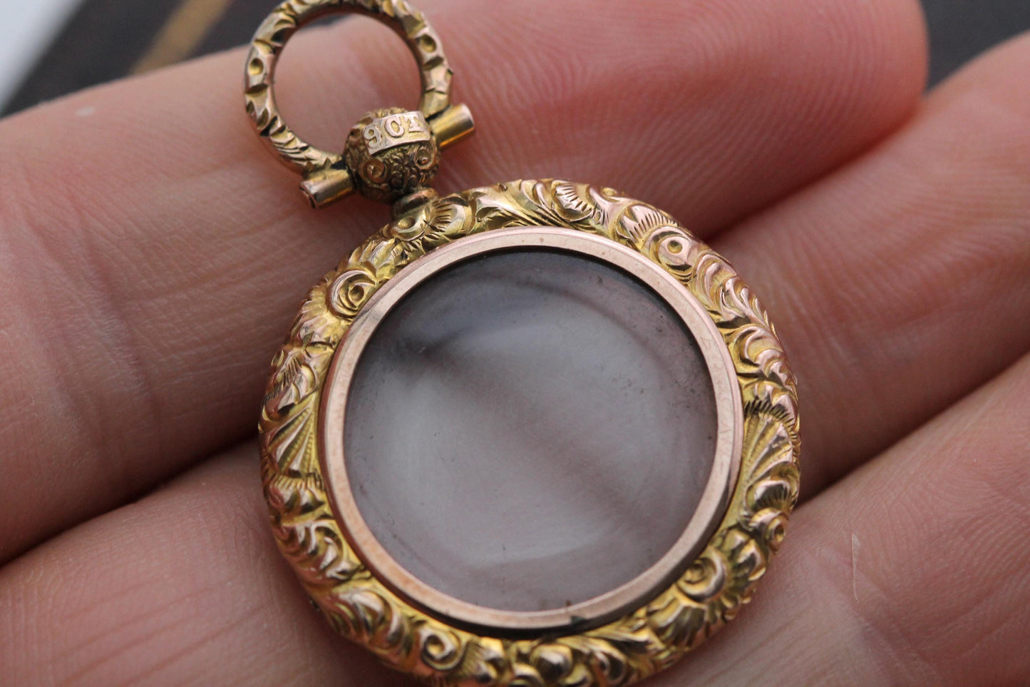 Antique 9ct Gold Chased Decorative Glass Locket