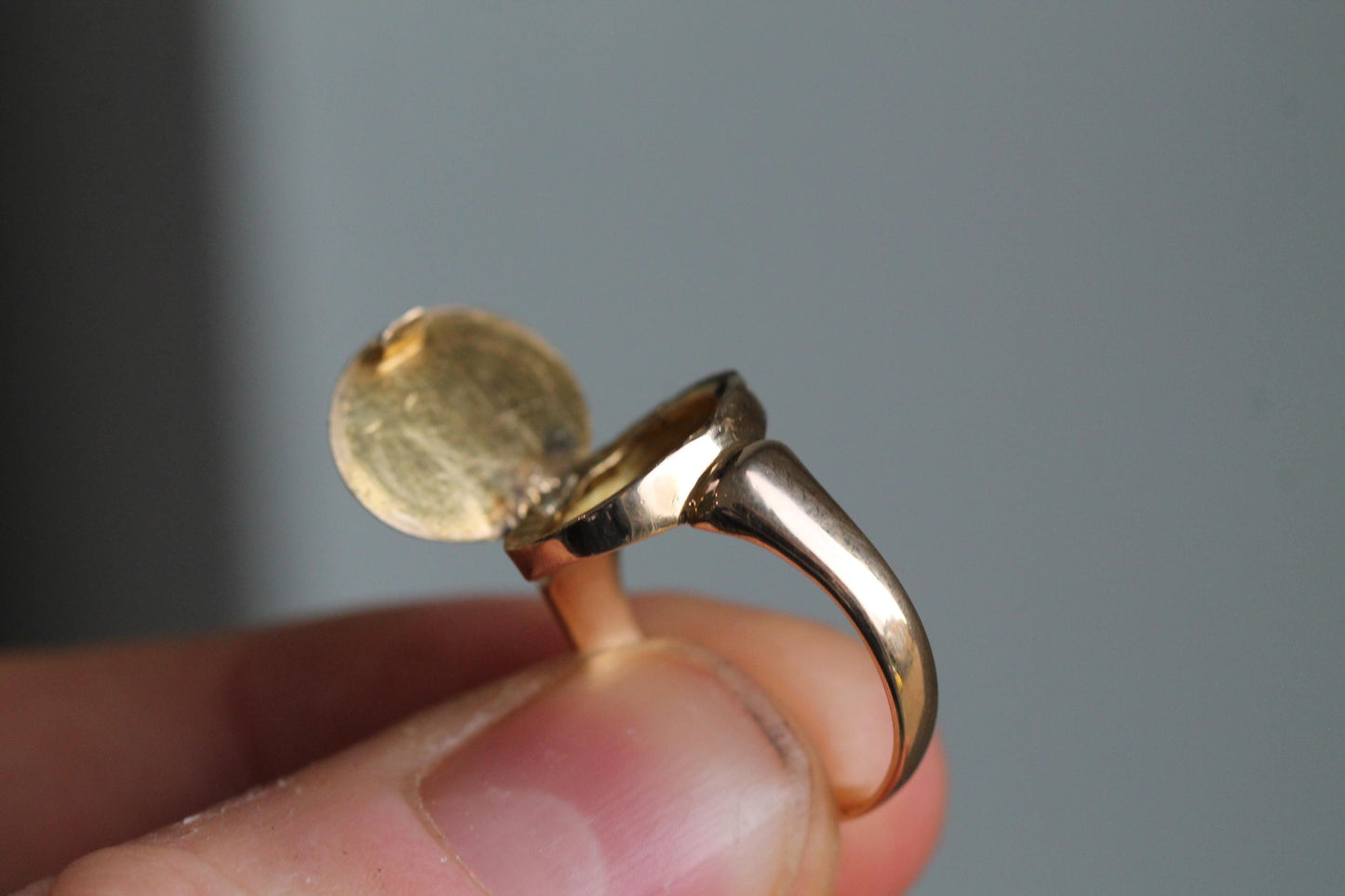 Antique 18ct Gold Poison Locket Signet Ring, Hinged Compartment, Murrle Bennet