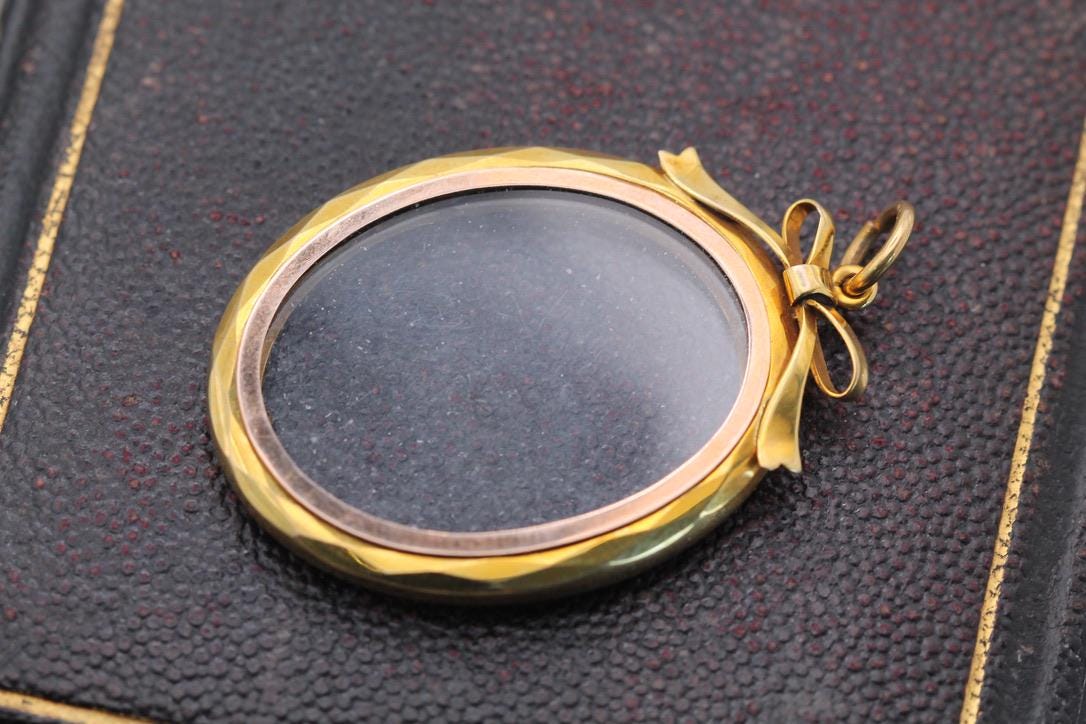 Antique 9ct Gold Open Face Bow Locket
