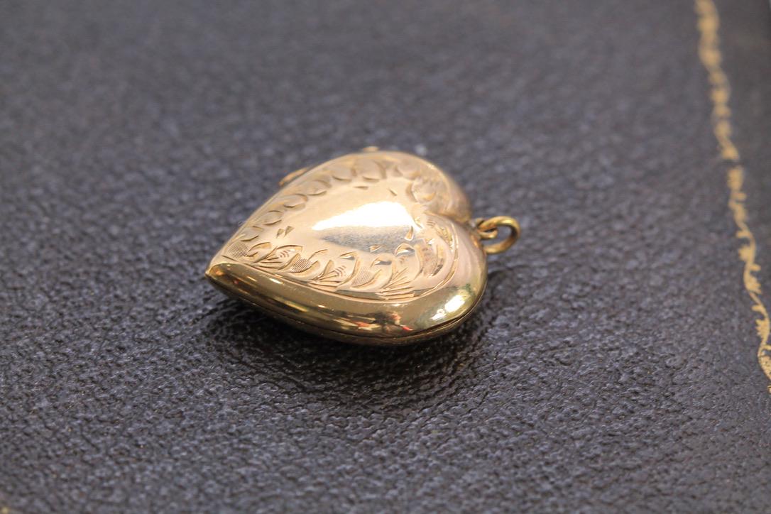 Antique Art Deco 9ct Yellow Gold Heart Locket