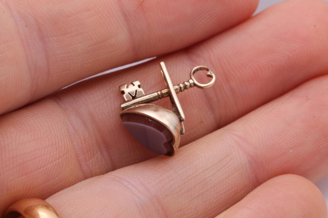 Antique 9ct Gold Ladder Key Heart Pendant