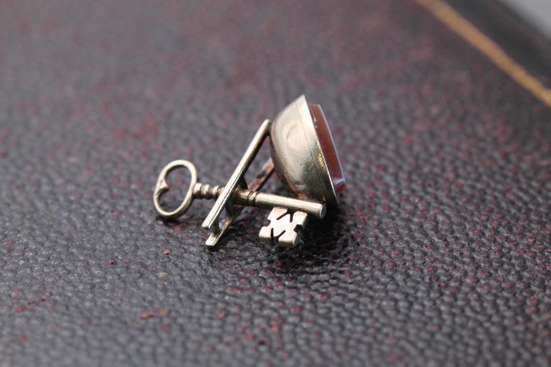 Antique 9ct Gold Ladder Key Heart Pendant