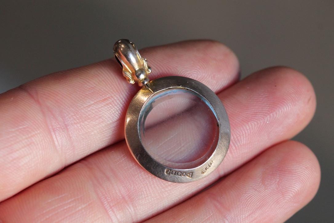 Antique-9ct-Gold-Small-Open-Face-Locket,-1918