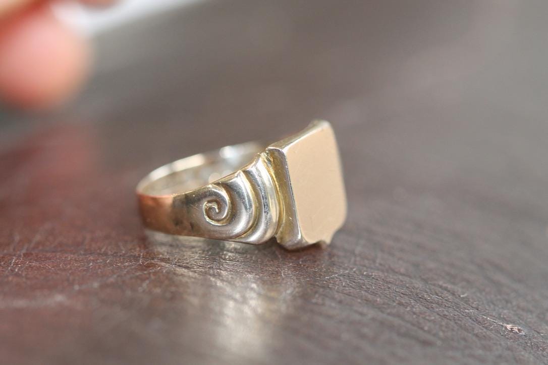 Antique 9ct Gold Shield Shaped Signet Ring, 1906