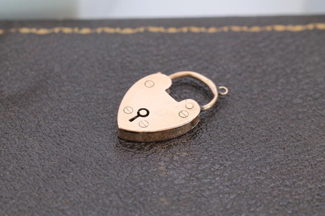 Antique 9ct Gold Heart Padlock Pendant