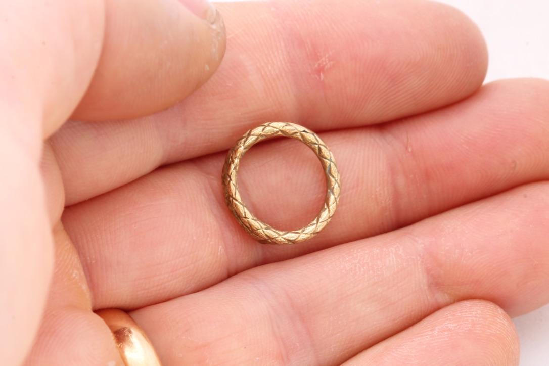 Antique-Georgian-18ct-Gold-Snake-Split-Ring