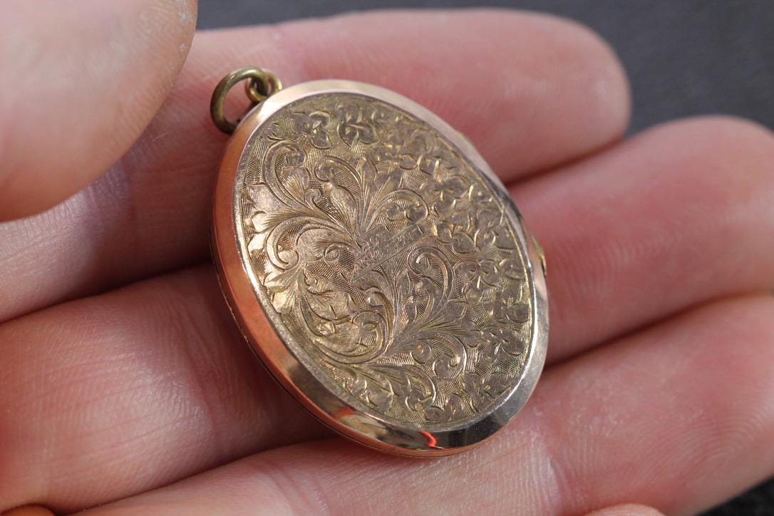Antique 9ct Gold Chased Oval Locket