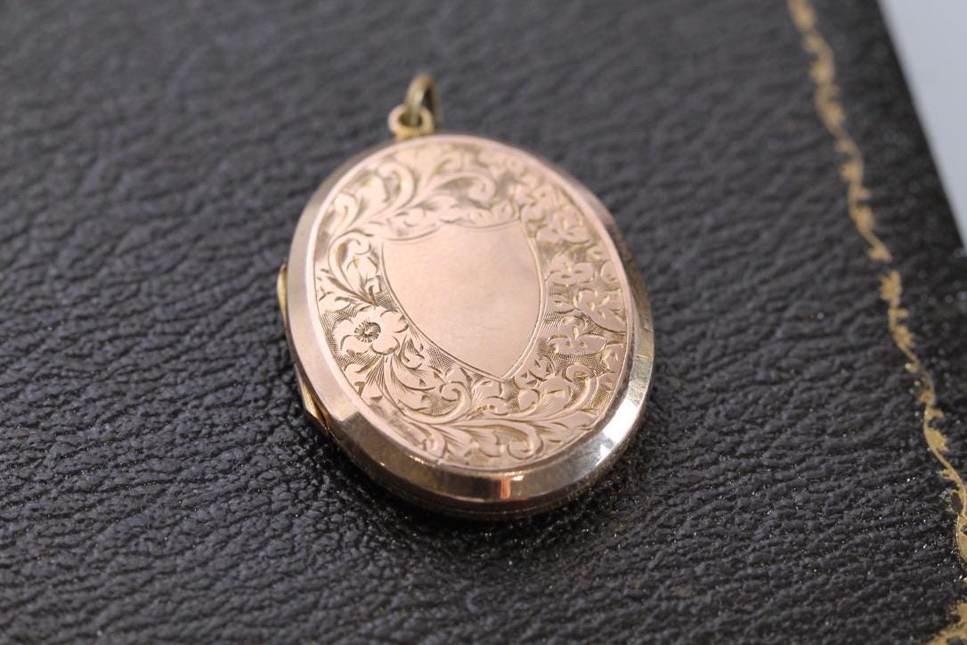 Antique 9ct Gold Chased Oval Locket