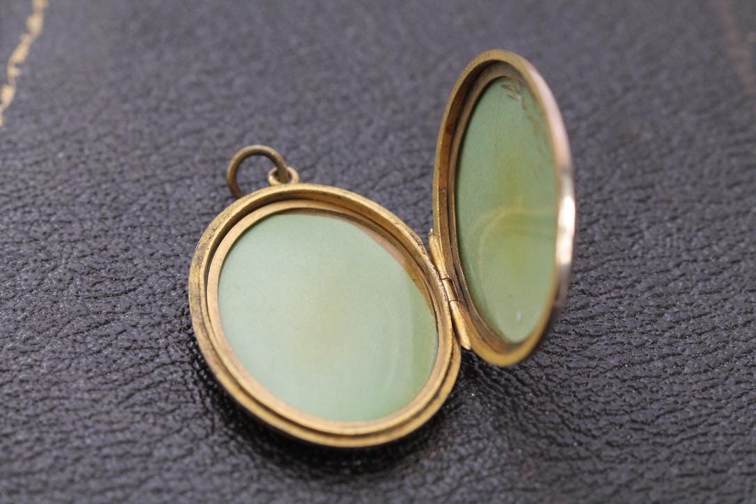 Antique 9ct Gold Chased Oval Locket