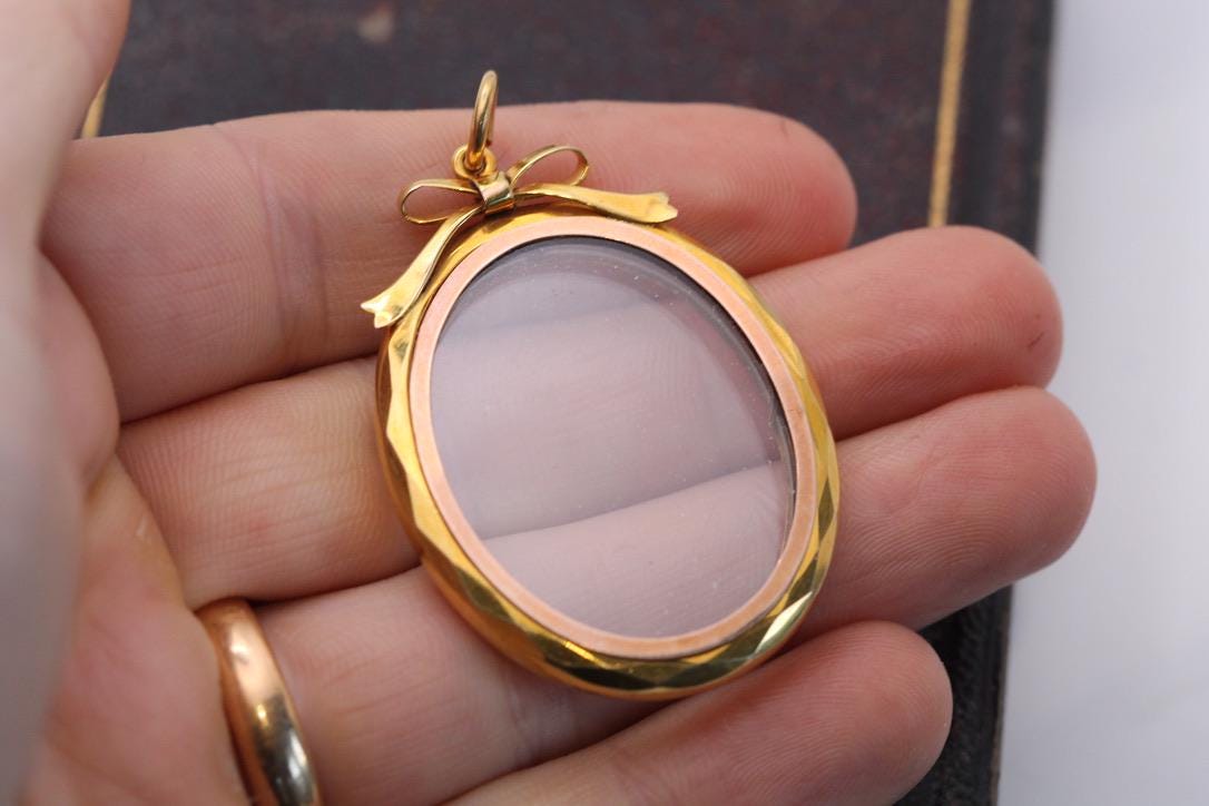 Antique 9ct Gold Open Face Bow Locket