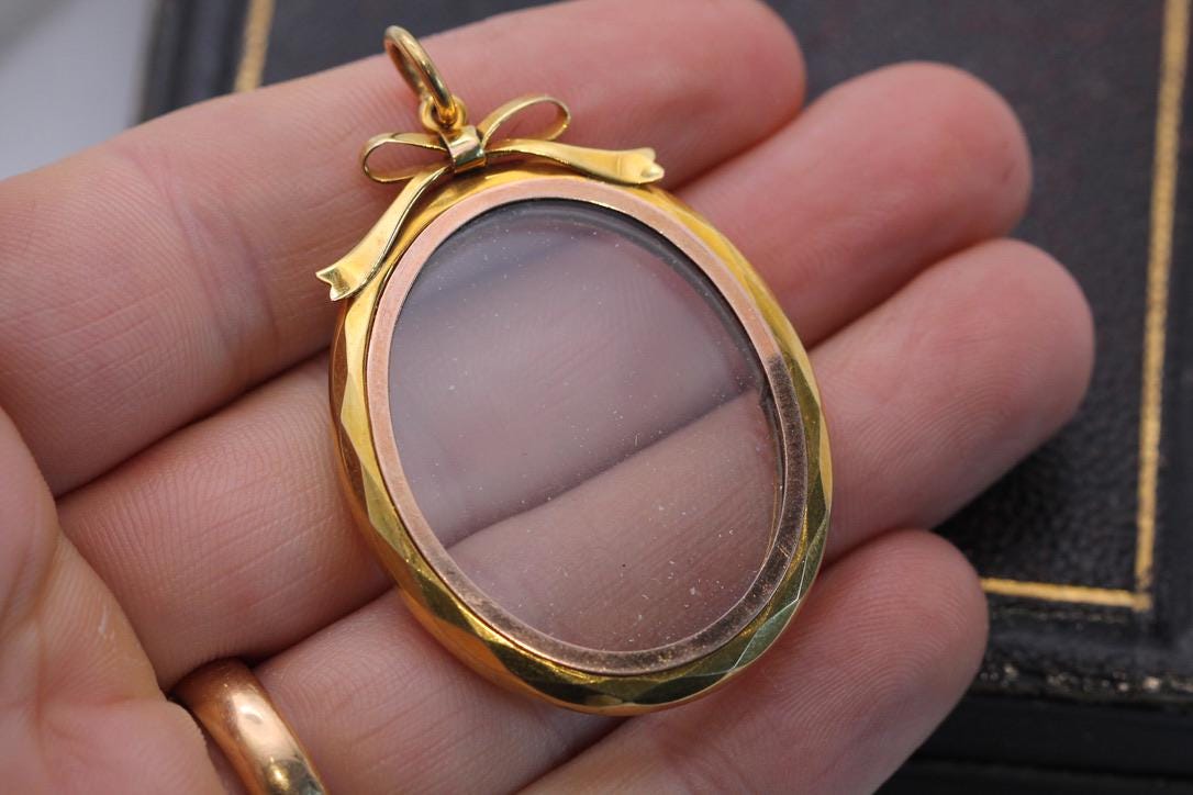 Antique 9ct Gold Open Face Bow Locket