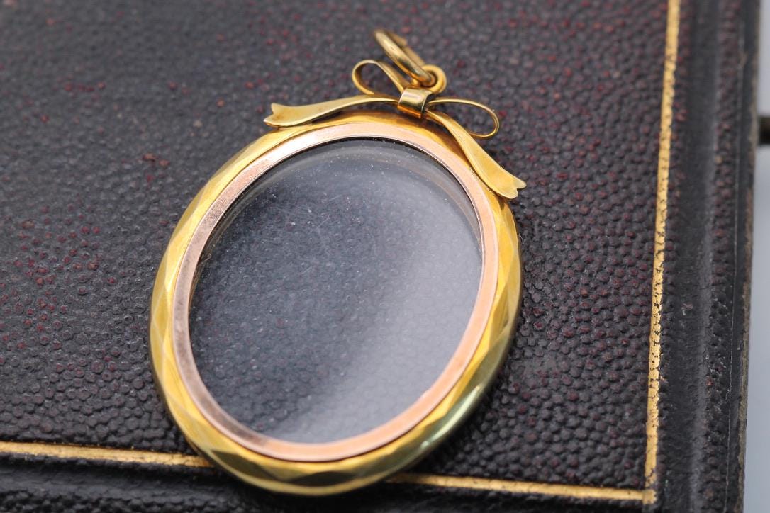 Antique 9ct Gold Open Face Bow Locket