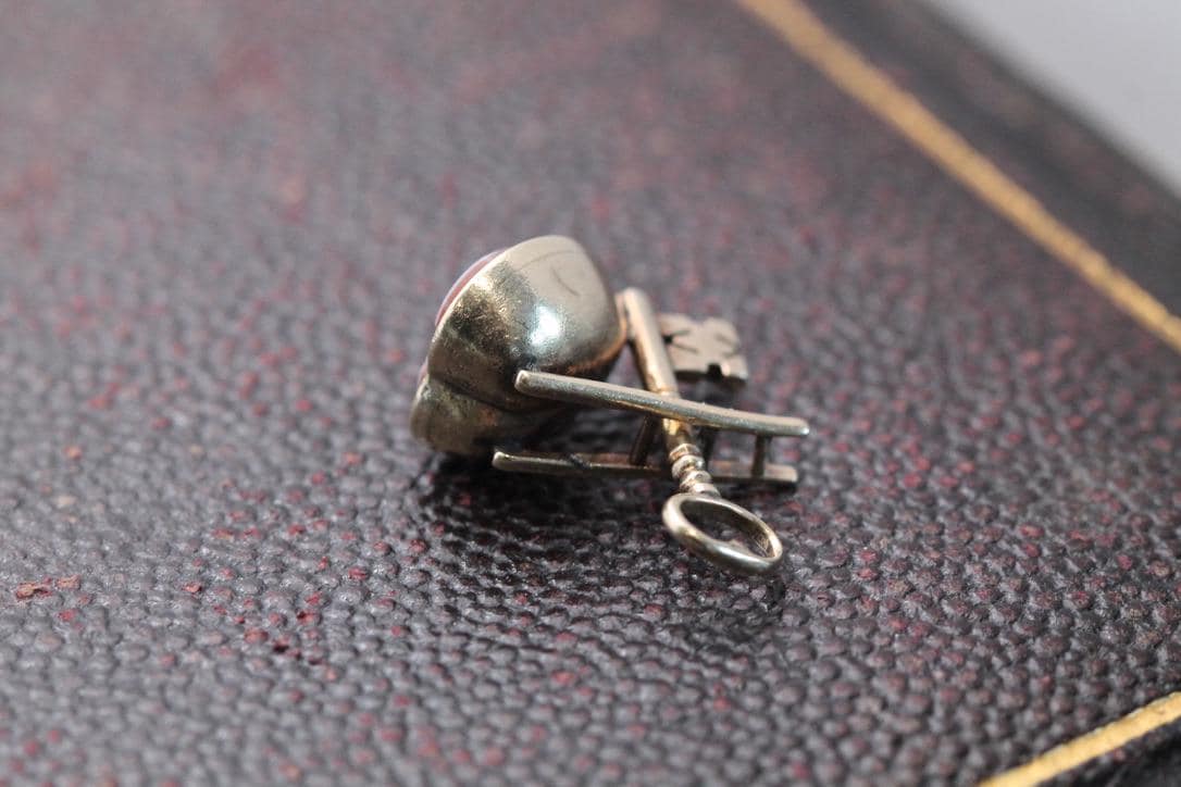 Antique 9ct Gold Ladder Key Heart Pendant