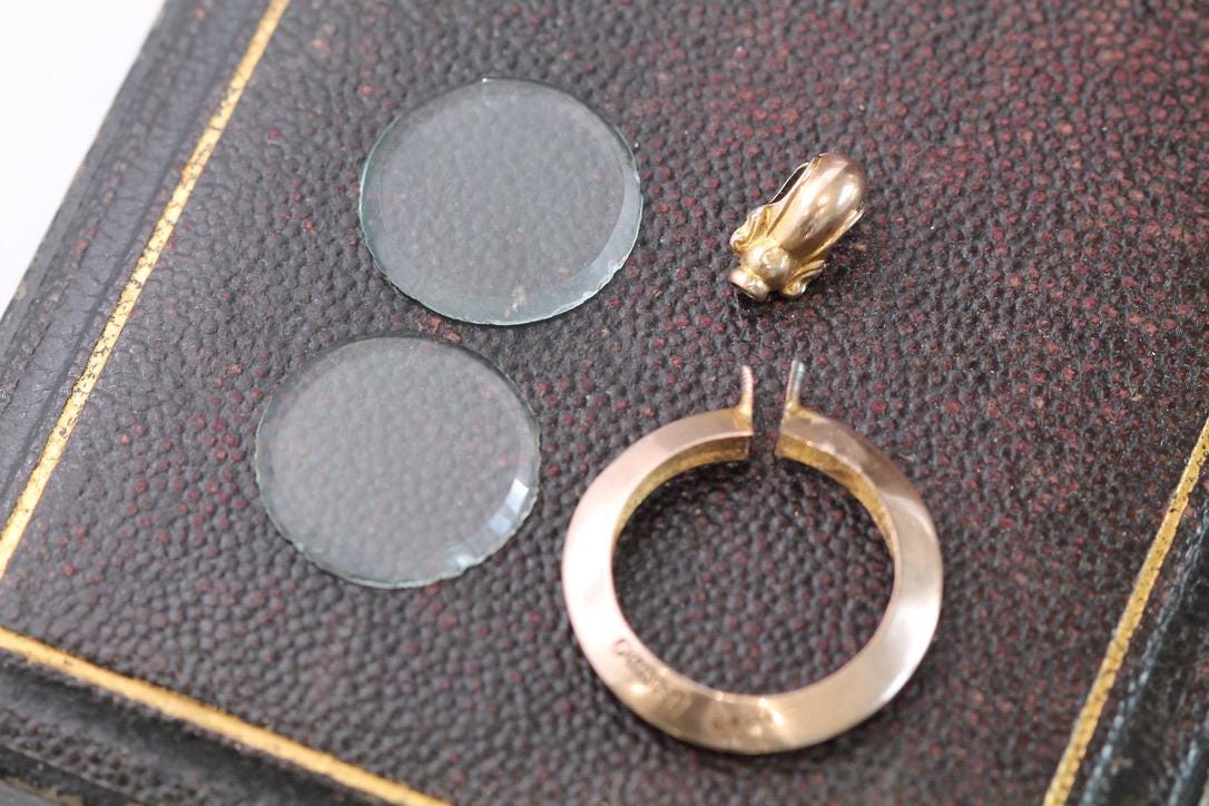 Antique 9ct Gold Small Open Face Locket, 1918