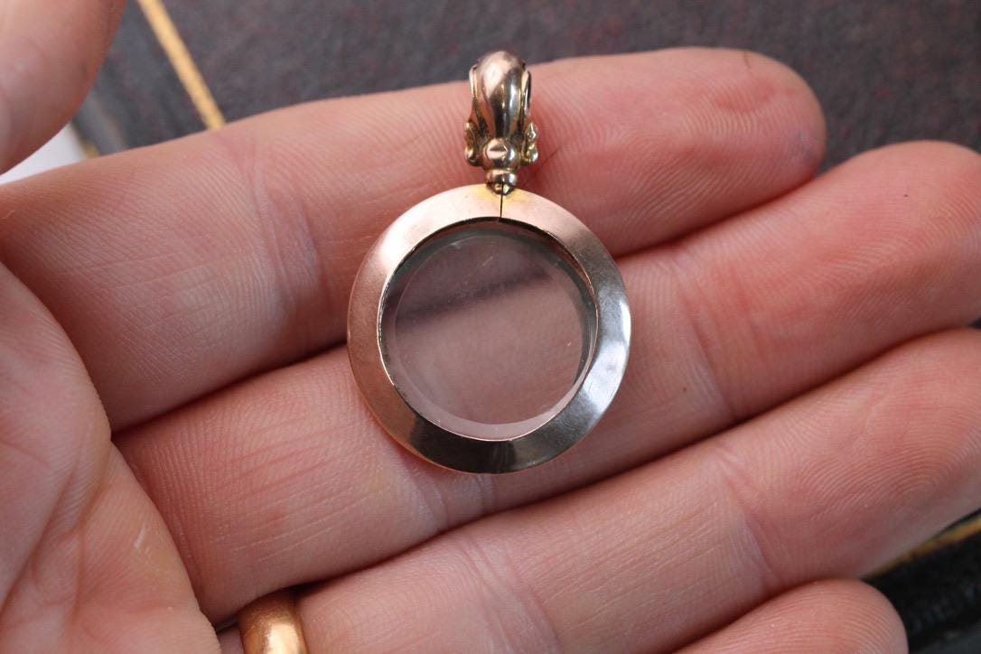 Antique 9ct Gold Small Open Face Locket, 1918