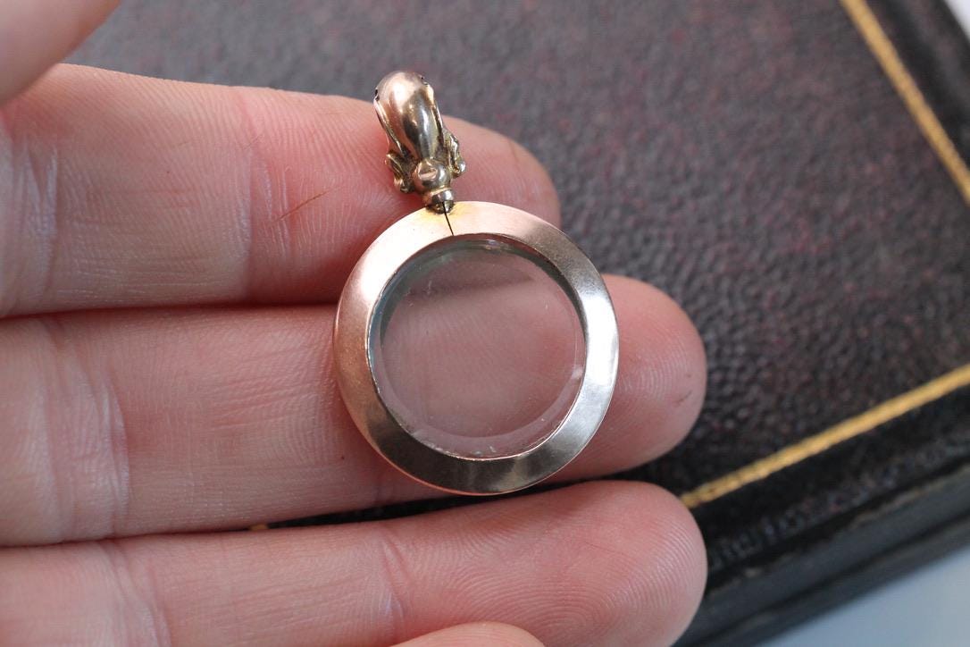 Antique 9ct Gold Small Open Face Locket, 1918