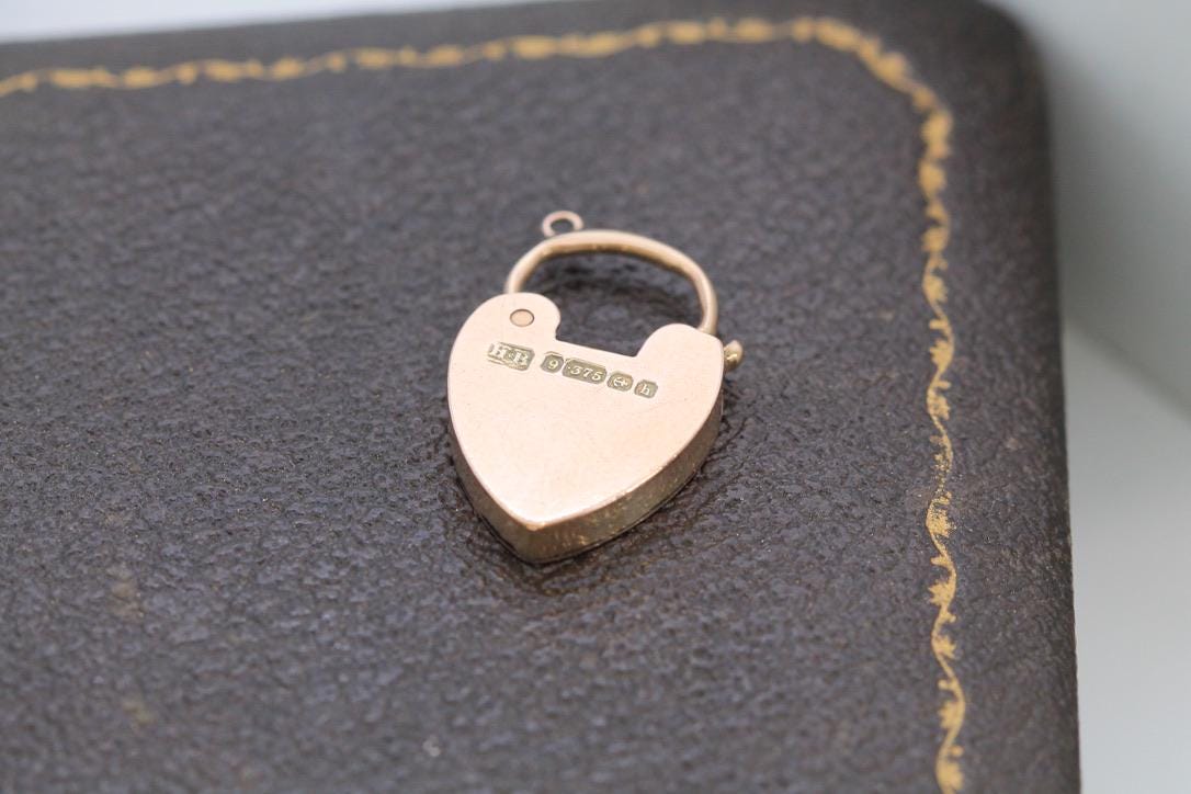 Antique-9ct-Gold-Heart-Padlock-Pendant