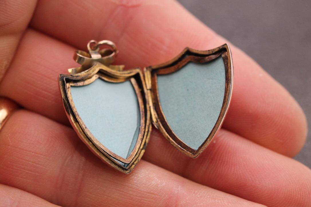 Antique 9ct Gold Swallow Shield Locket