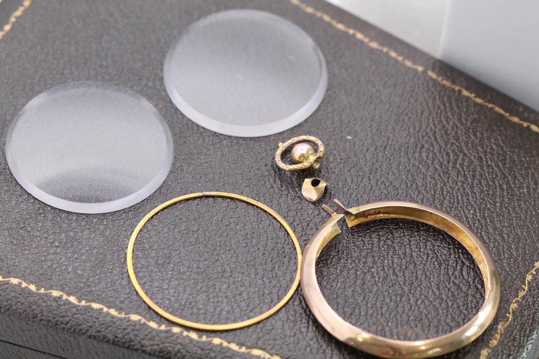 Antique-9ct-Gold-Large-Open-Face-Locket-Pendant