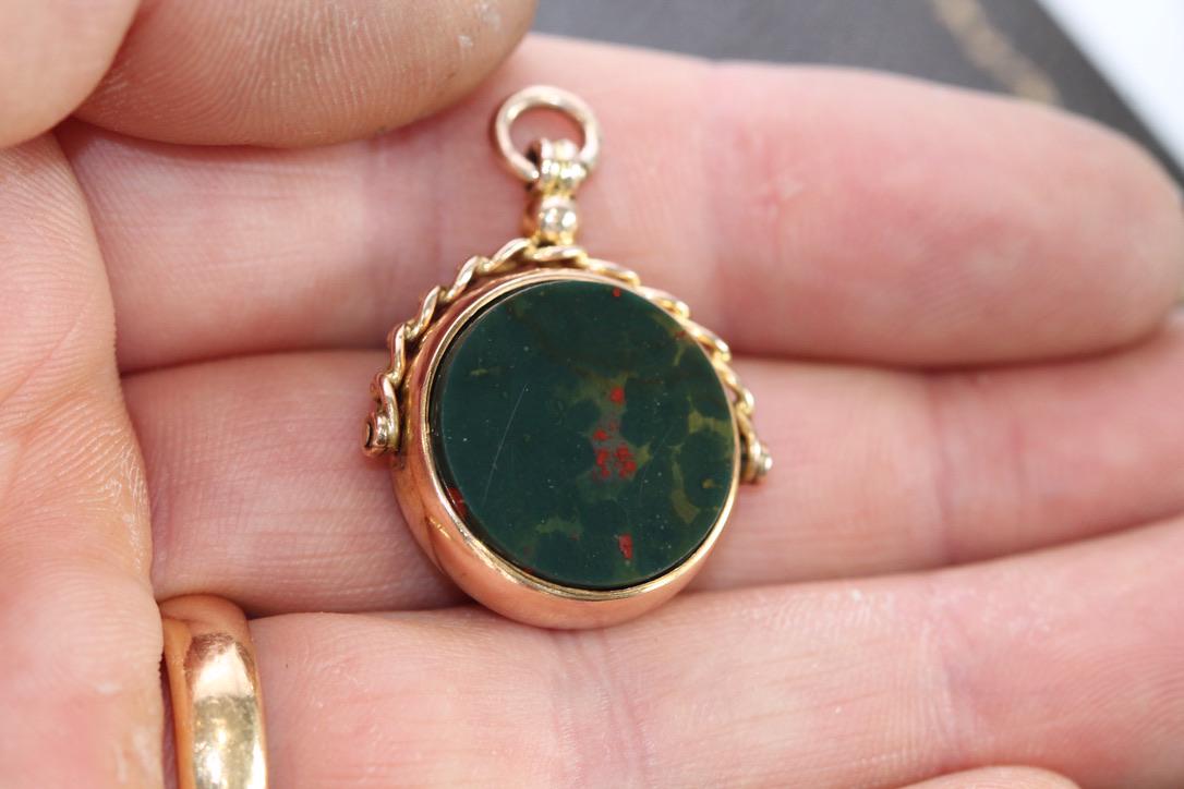 Antique 9ct Gold Bloodstone Carnelian Spinner Pendant