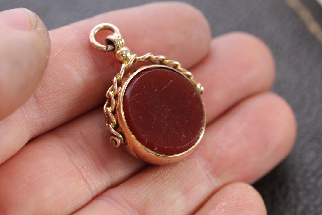Antique 9ct Gold Bloodstone Carnelian Spinner Pendant