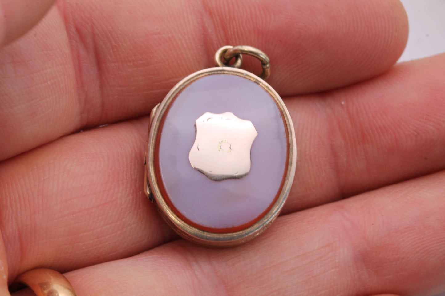 Antique 9ct Gold Sardonyx Shield Locket