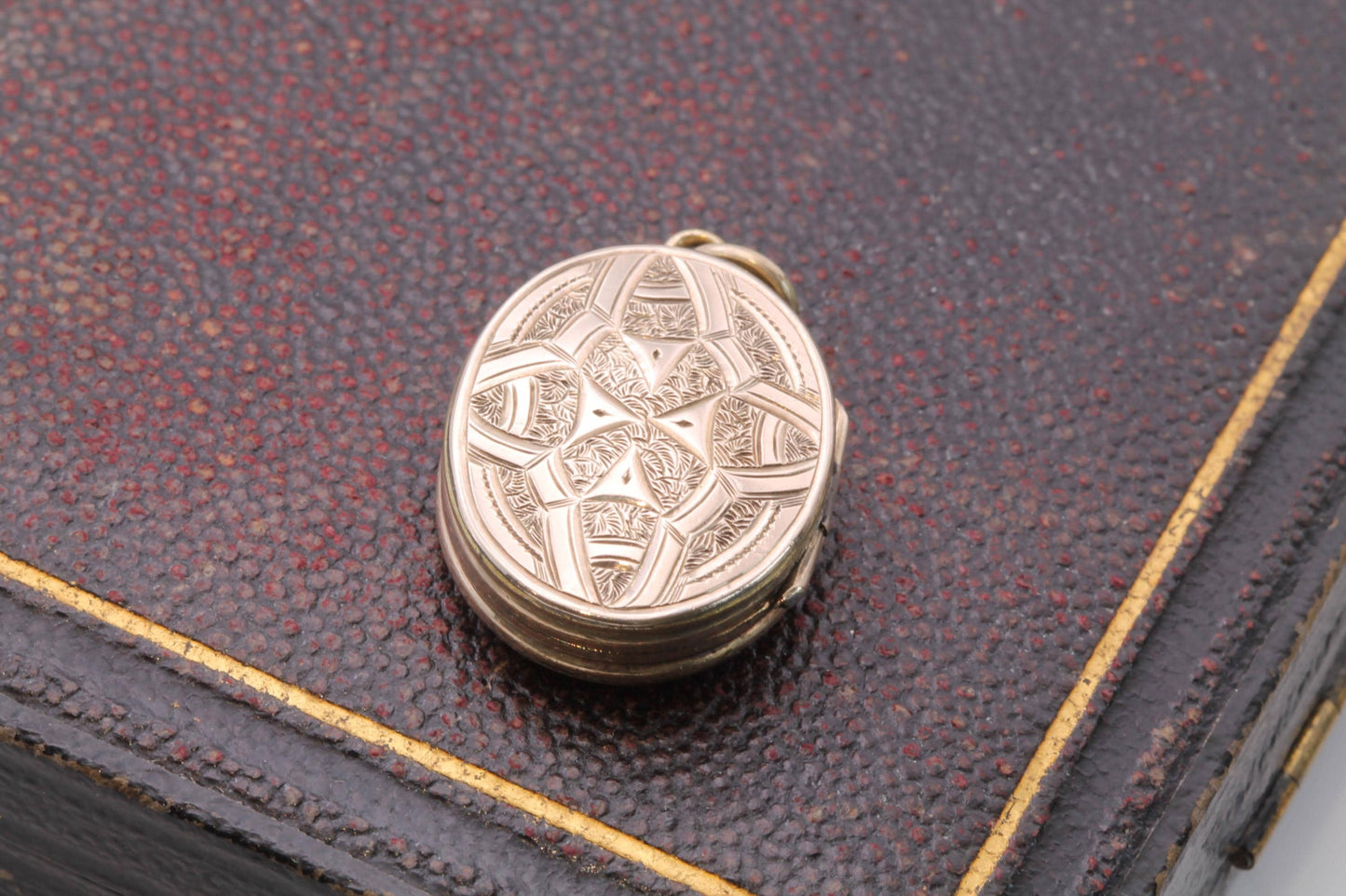 Antique 9ct Gold Sardonyx Shield Locket