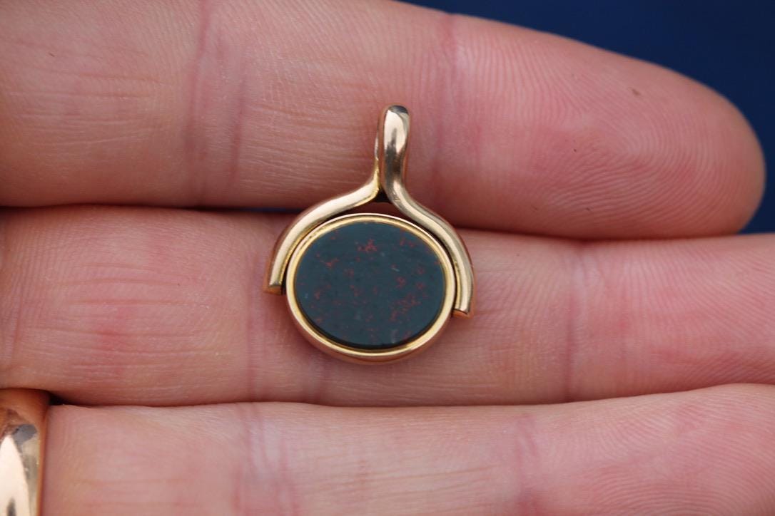 Antique 18ct Gold Sardonyx Bloodstone Spinner Pendant