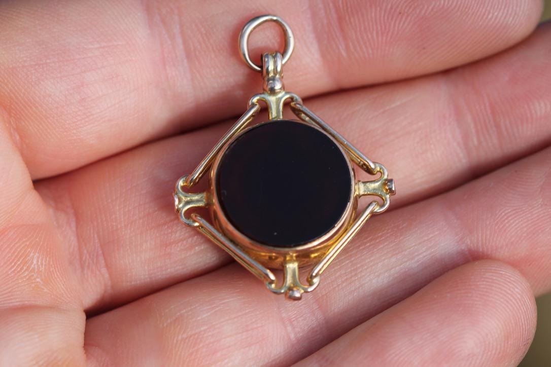 Antique 9ct Gold Carnelian Compass Pendant