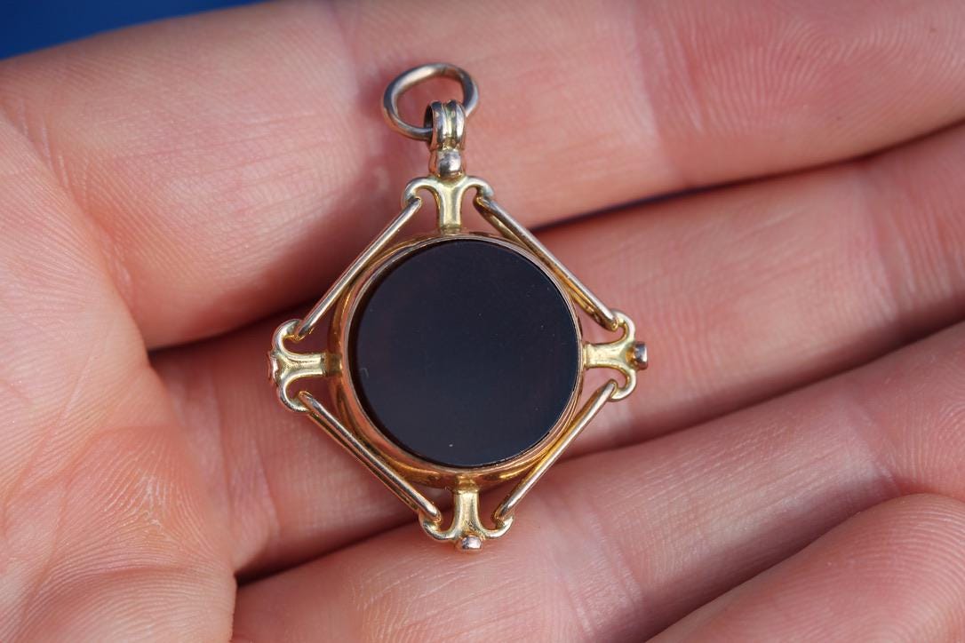 Antique 9ct Gold Carnelian Compass Pendant