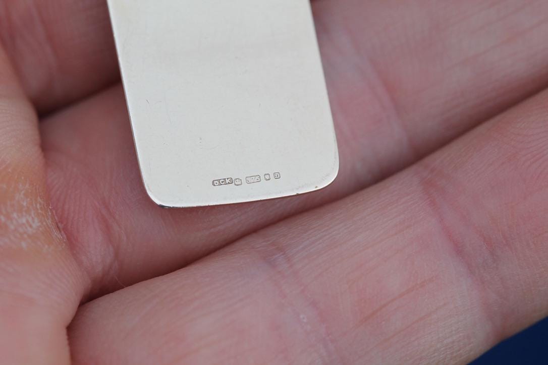 Vintage-9ct-Gold-March-1st-Diamond-Calendar-Pendant