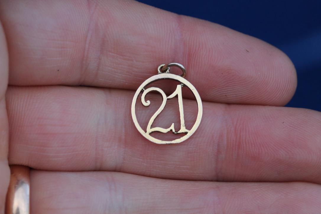 Vintage 9ct Gold "21" Birthday Charm Pendant