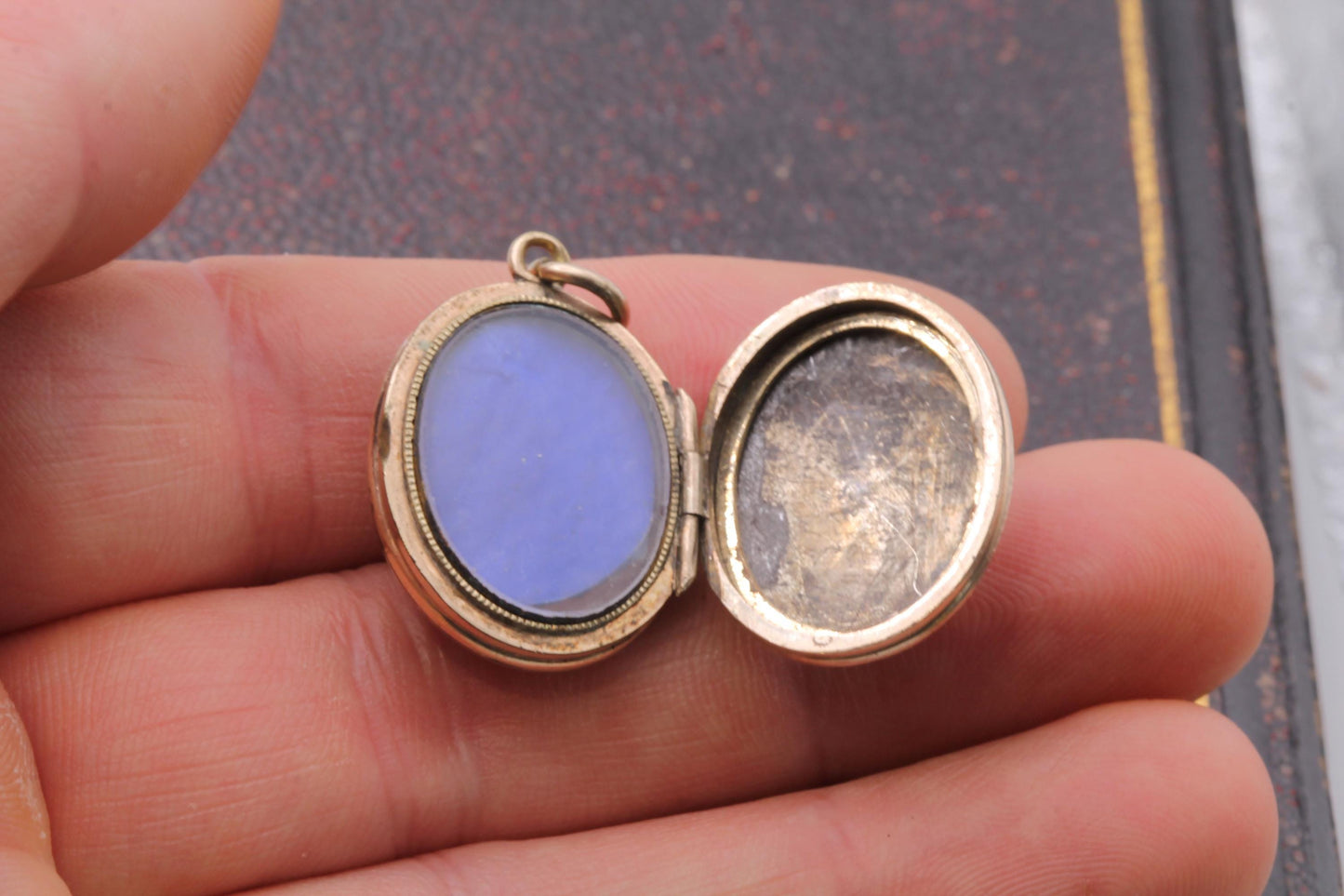 Antique 9ct Gold Sardonyx Shield Locket