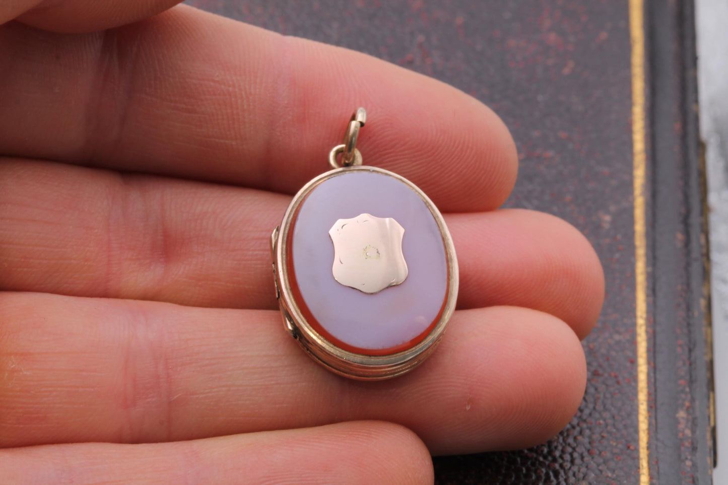 Antique 9ct Gold Sardonyx Shield Locket