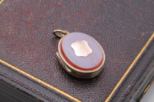 Antique 9ct Gold Sardonyx Shield Locket