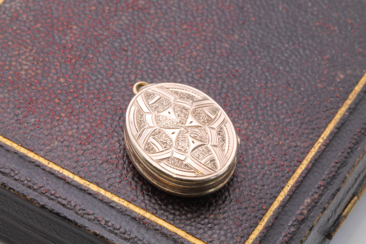 Antique 9ct Gold Sardonyx Shield Locket